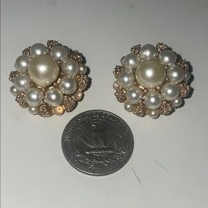 VTG Elegant Pearl Cluster Earrings